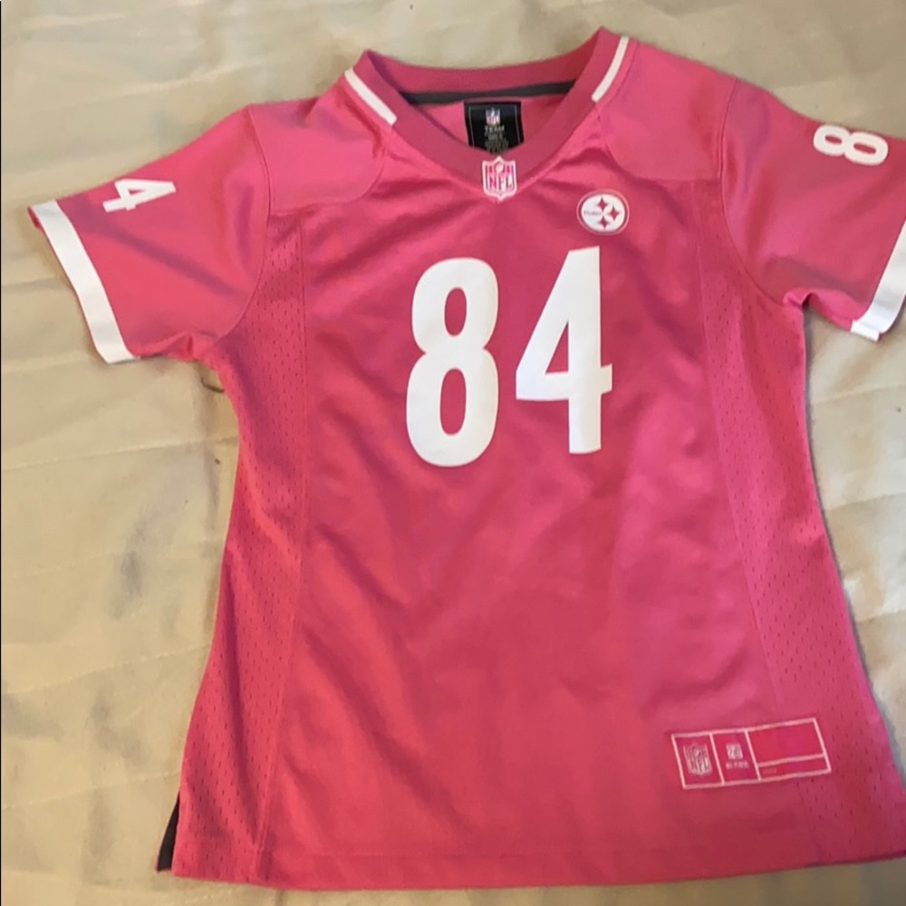 Pink nfl tee. Only been worn a few times